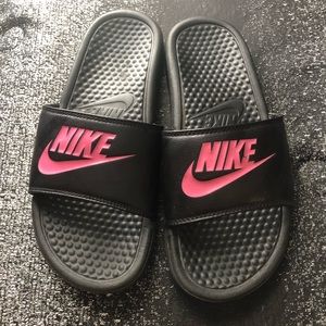 Women’s Nike slides size 8